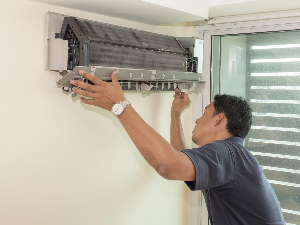 How to Fix AC When It's Leaking Water – The Urban Guide