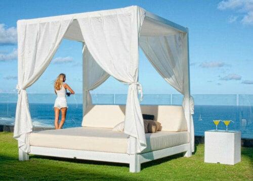 The Bali Bed - The Perfect Backyard Item - Decor Tips