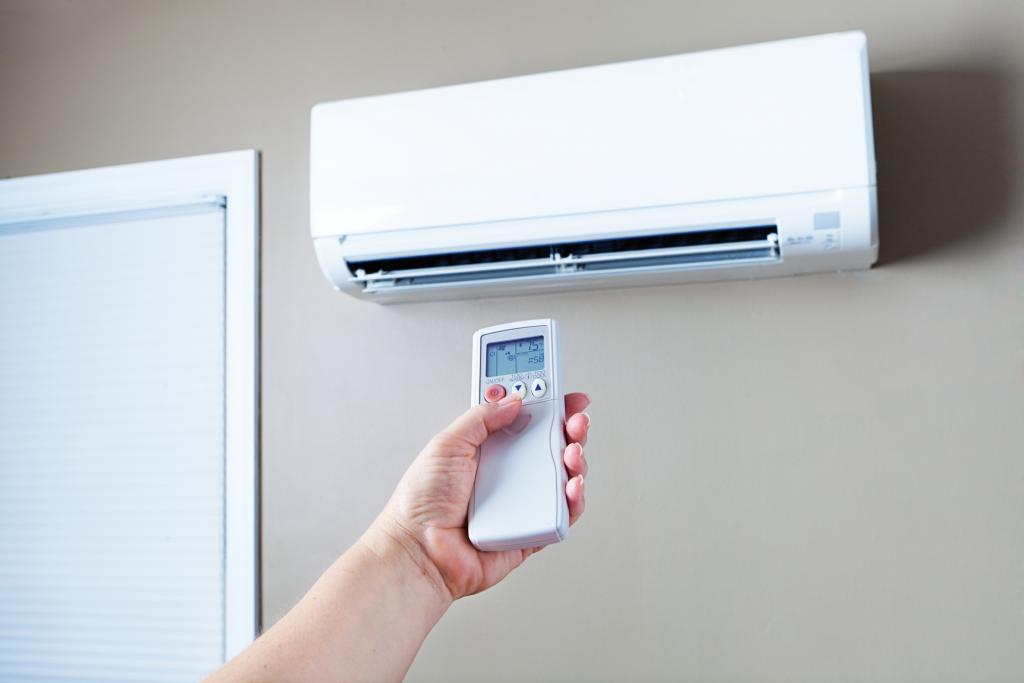 How much does it cost to run an air conditioning unit and leave it on overnight?
