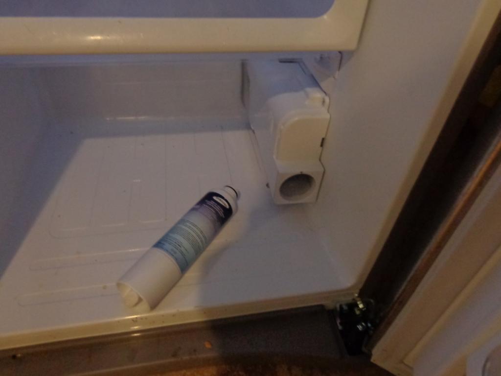 How to Change the Water Filter in a Samsung Twin-Door Refrigerator - Dengarden