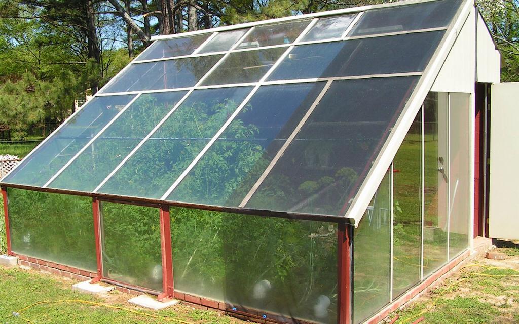 7 Tricks for Keeping the Greenhouse Warm Without Using Electricity - One Green Planet