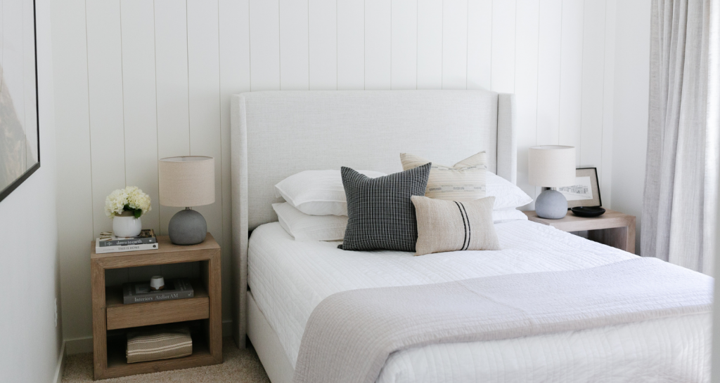 11 Tips on How to Stage a Bed Like Housekeeping Was Just There