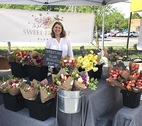 A New Grower's Guide to Selling Flowers at a Farmers' Market