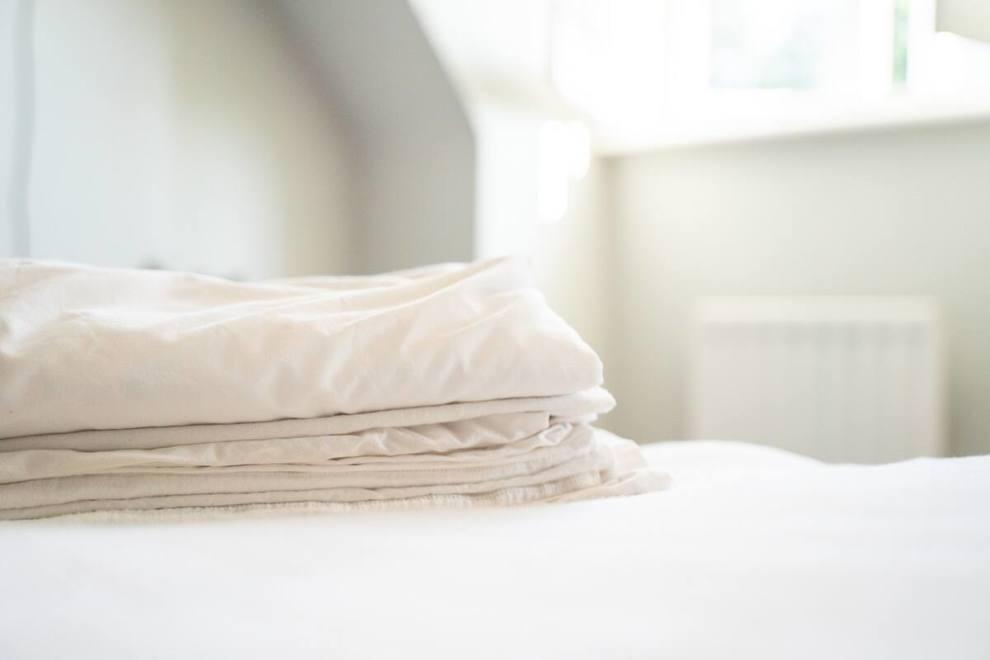 Fresh bedding: how to keep it feeling crisp and clean | Cleanipedia UK