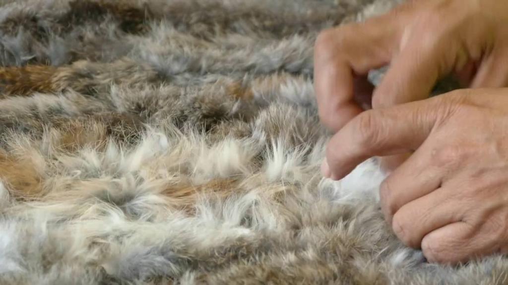 Weaving a rabbit fur blanket - Weaving rabbit fur into a finished blanket (part 4 of 4) - YouTube