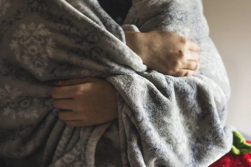 How To Make A Heated Blanket At Home: 3 Easy Steps - Krostrade