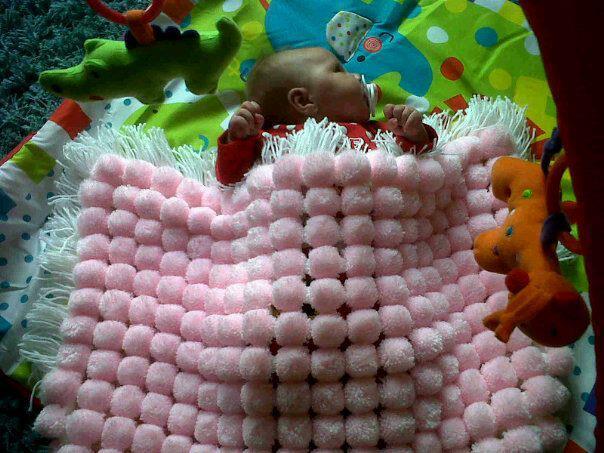 How to DIY Easy and Fun Pom Pom Blanket