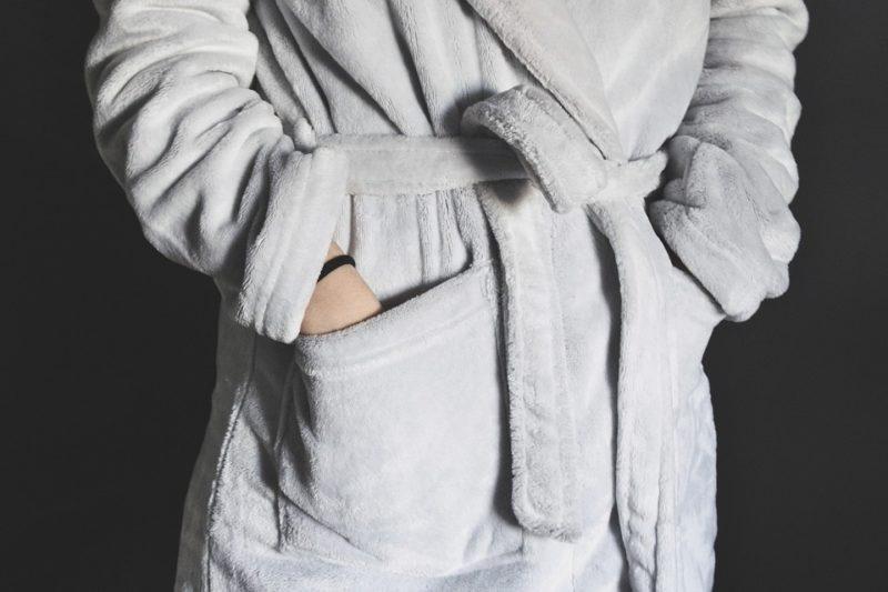 How To Make A Robe Out Of A Blanket? 3 Easy Steps - Krostrade