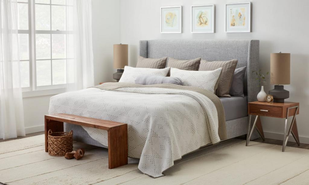 12 Ways to Arrange Pillows on a Bed | Overstock.com