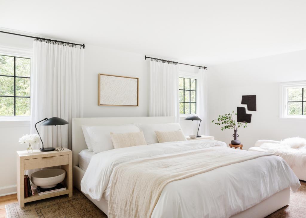 How to Arrange Pillows On a Bed, According to Designers | Havenly Blog | Havenly Interior Design Blog