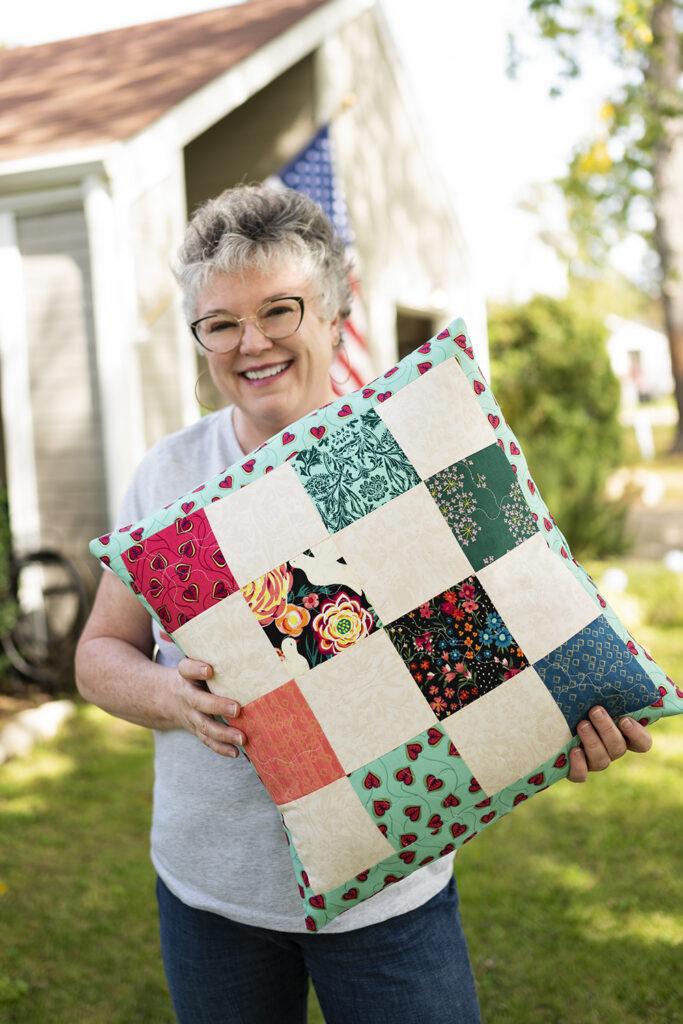 How to sew a Quilted Patchwork Cushion -