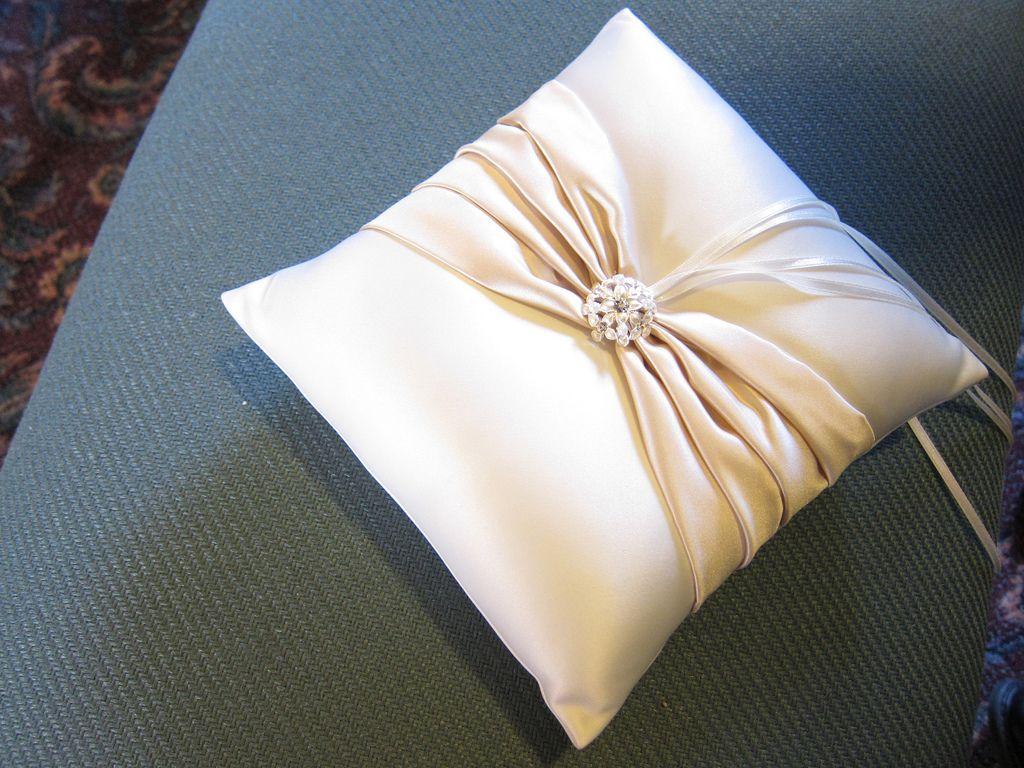 4 Ways to Make a Ring Pillow - wikiHow