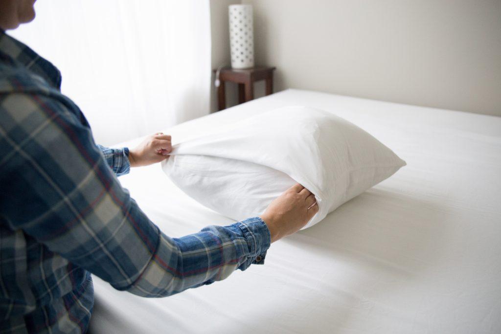 How to make your bed and pillows feel like a luxury hotel – Pillows.com Blog