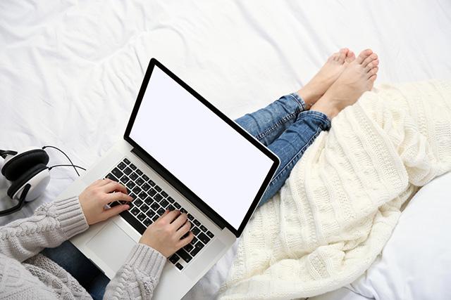 Question: What is the Best Way to Sit in Bed with a Laptop? - The Sleep Judge