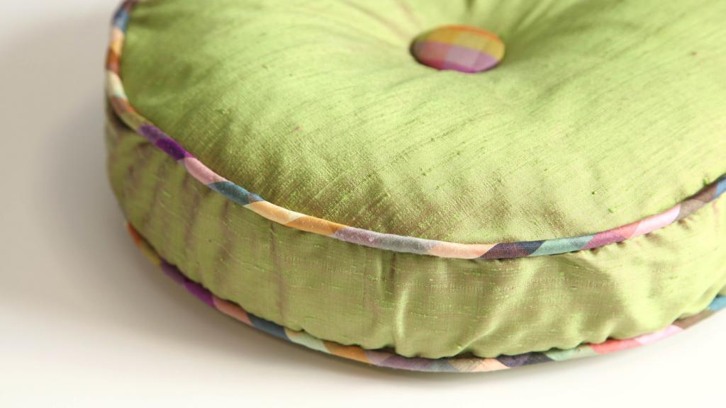 How to Sew Piping Into a Pillow for a Professional Finish | Craftsy
