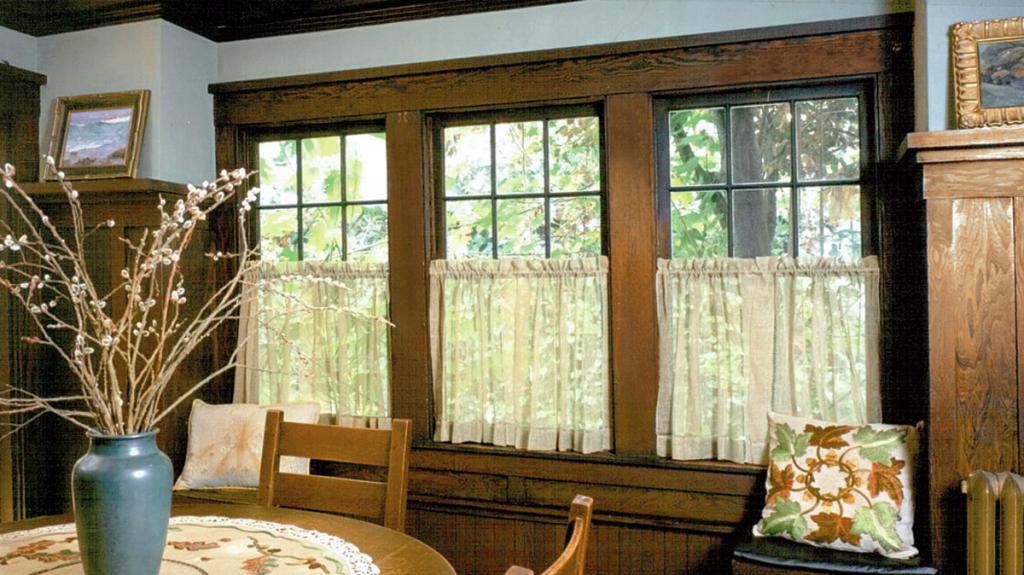 Hanging Curtains & Drapery 1900–1939 - Design for the Arts & Crafts House | Arts & Crafts Homes Online