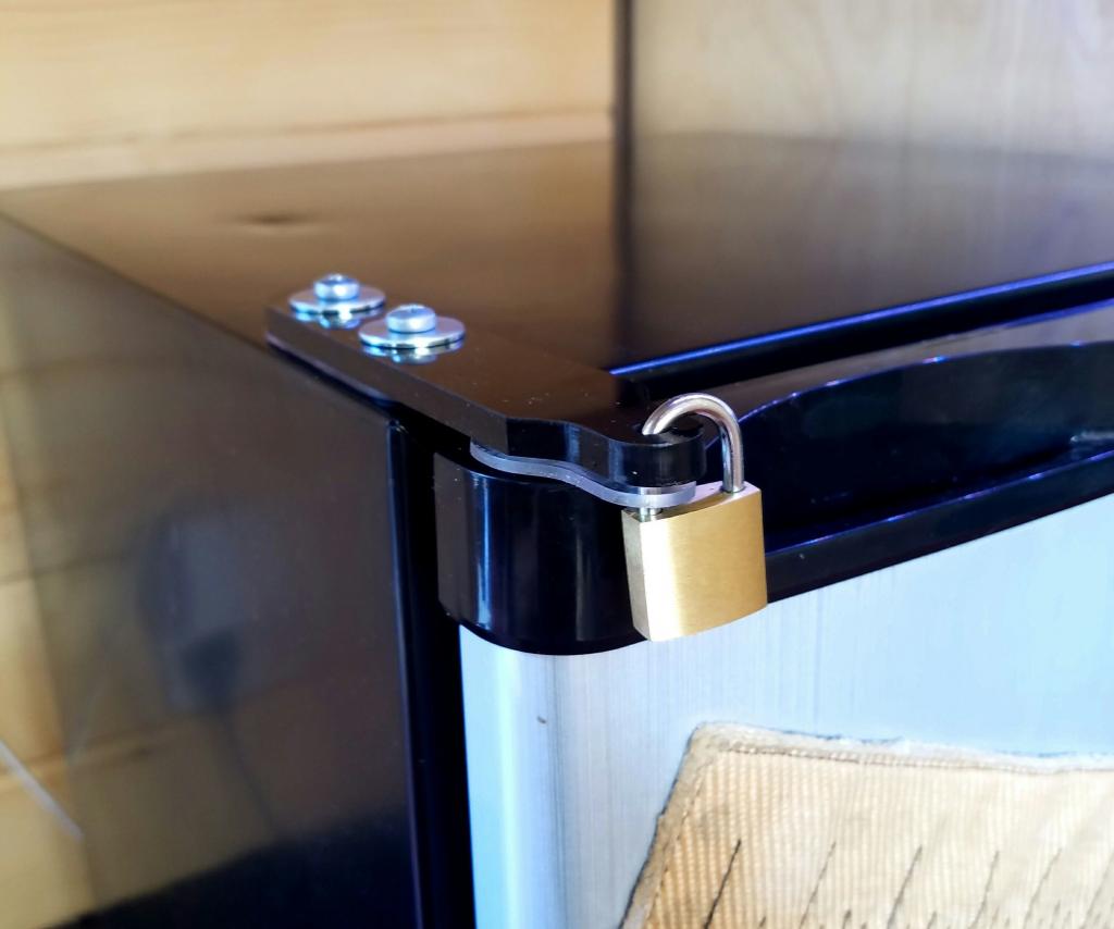 Mini-Fridge Lock : 4 Steps (with Pictures) - Instructables