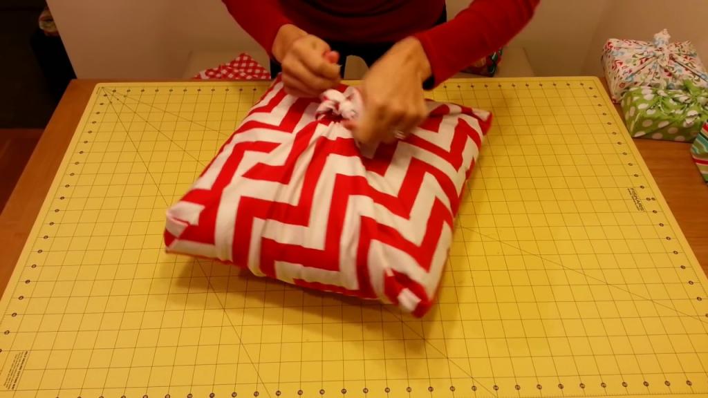 Fabric Wrapping - No sew Pillow Sham - YouTube