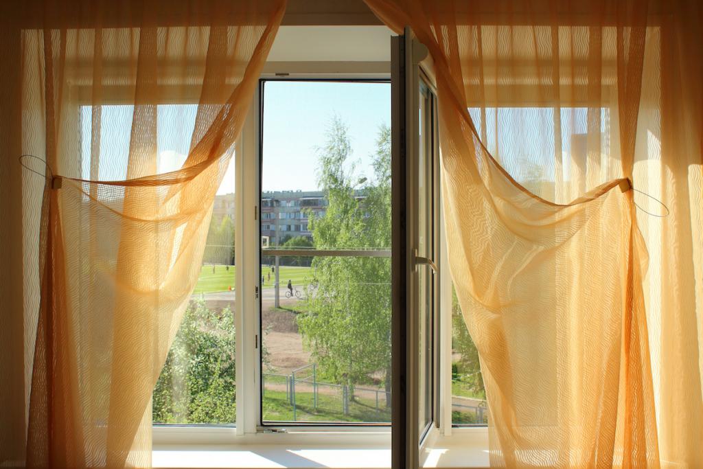 How to Hang Curtains Without Drilling: 3 Easy Methods - 2022 - MasterClass
