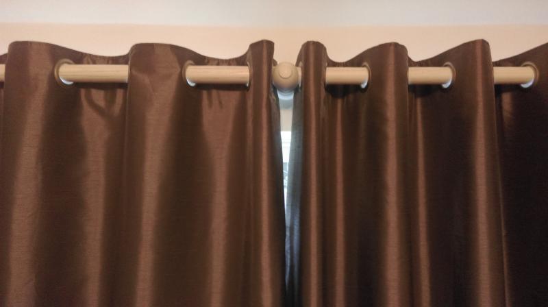 Using magnets to keep curtains closed - MyDecozo