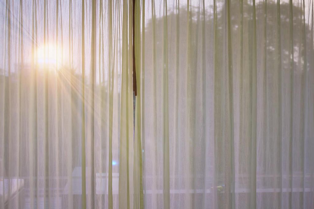 How To Keep Curtains Together And Closed - Home Decor Bliss