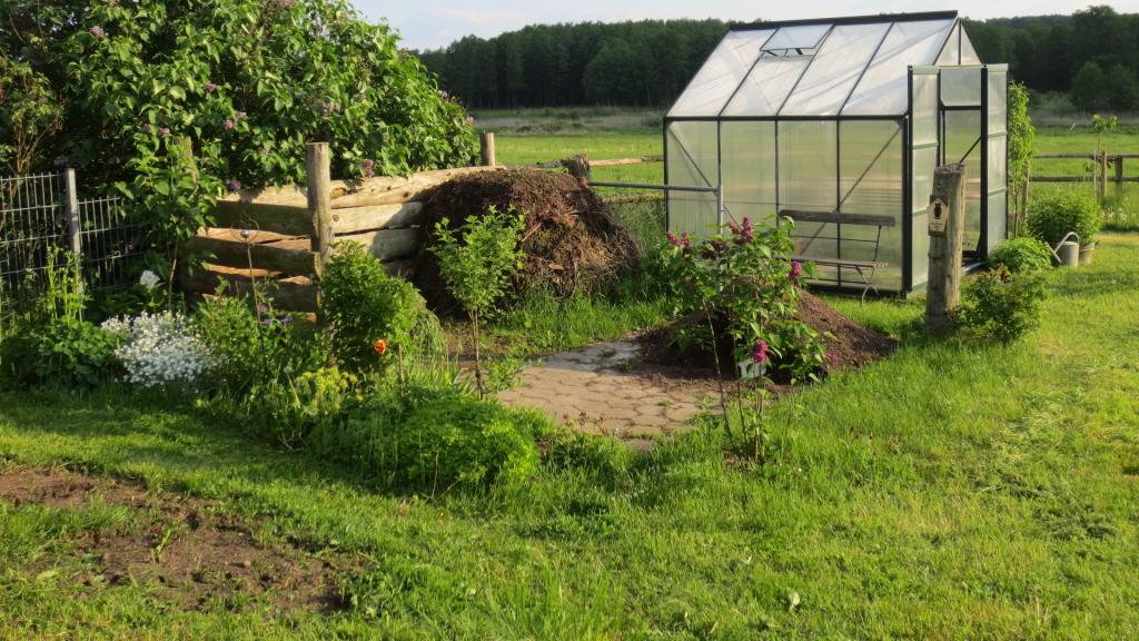 When to Start an Outdoor Mini Greenhouse in Northeast Iowa - Krostrade