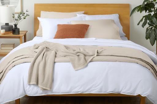Throw Blanket Size: How Big is a Throw Blanket? | Casper