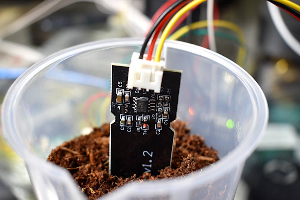 Capacitive Soil Moisture Sensor Calibration with Arduino — Maker Portal