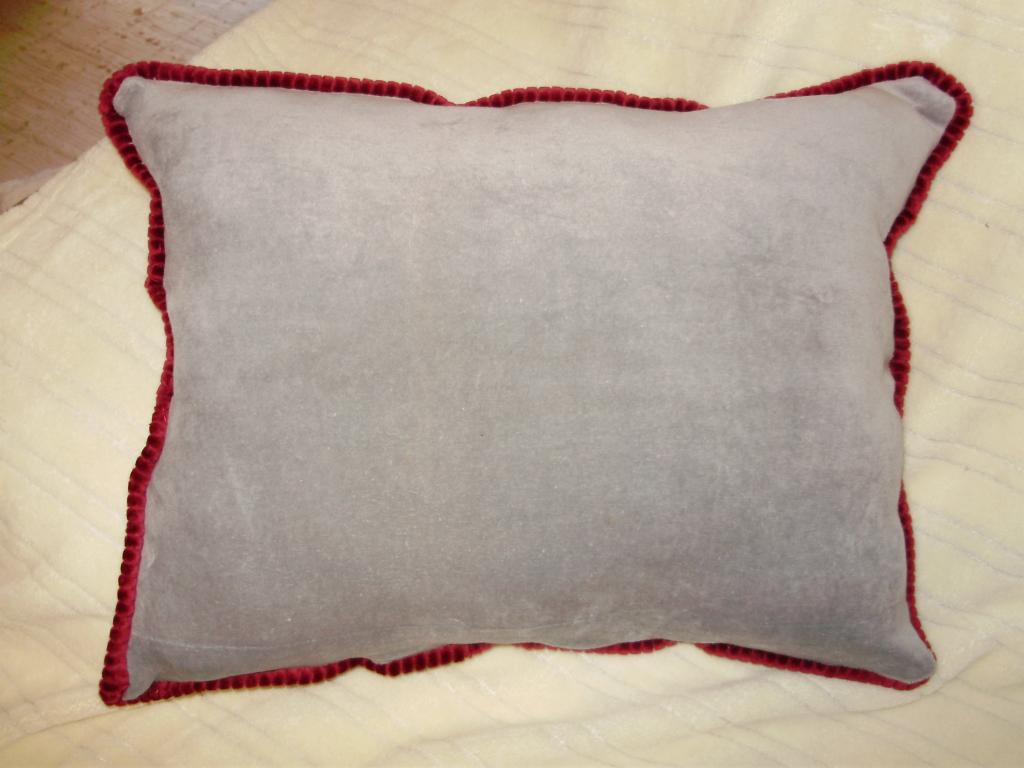 How to Make a Pillow With Corded Trim : 5 Steps (with Pictures) - Instructables