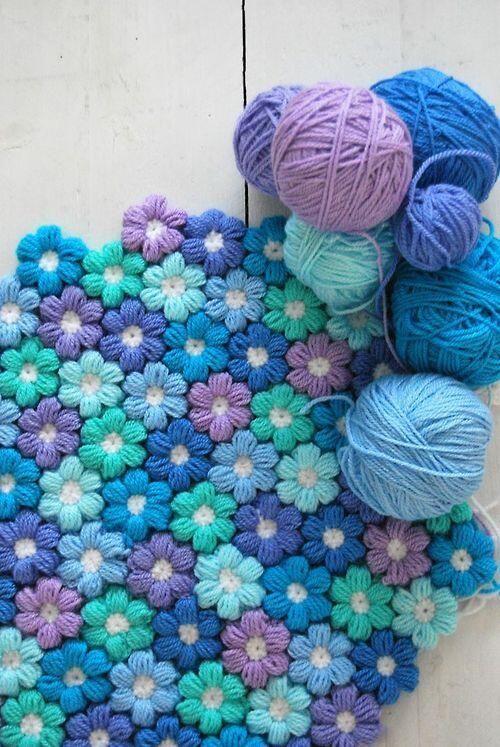 Tutorial on how to make crochet flowers | Crochet flower blanket, Crochet flower patterns, Diy crochet flowers