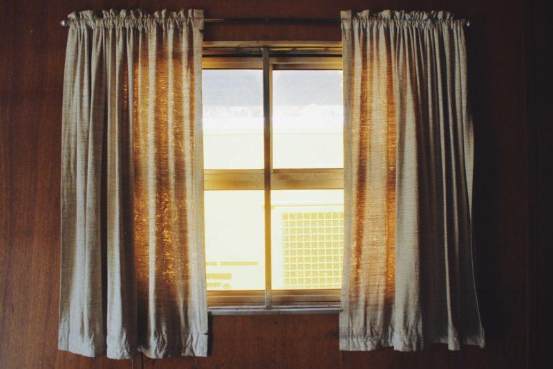 How To Get Grommet Curtains To Hang Correctly? 5 Easy Steps! - Krostrade