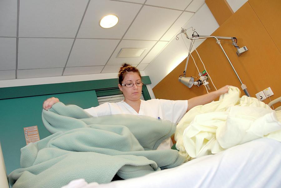 How To Dress A Hospital Bed – excel-medical.com